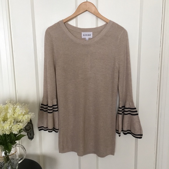 Olive + Oak Peplum Sleeve Sweater Size Large - Picture 2 of 6